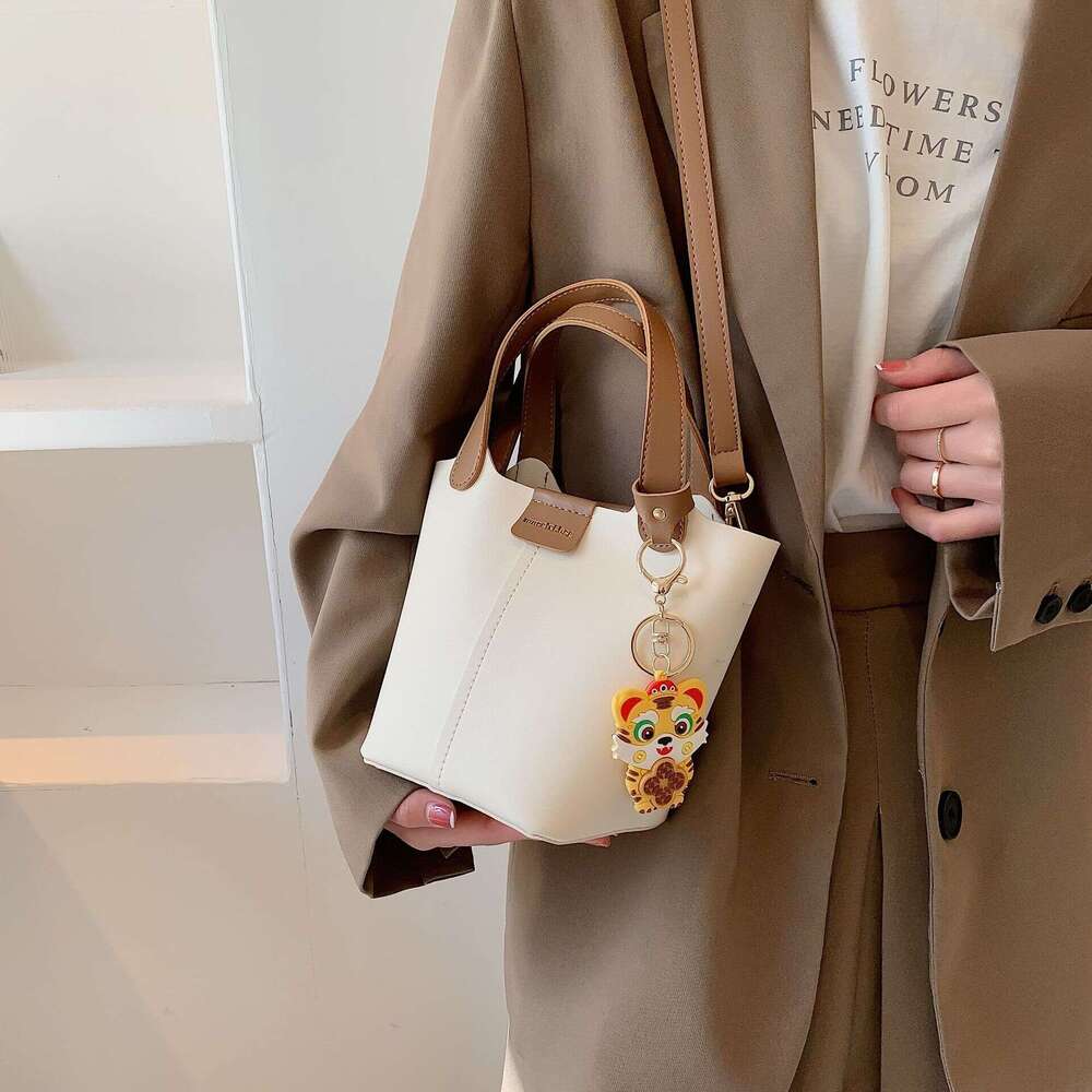 High-end Fashion 2025 New Trendy Single Shoulder Crossbody Bucket Bag Niche Versatile Handbag