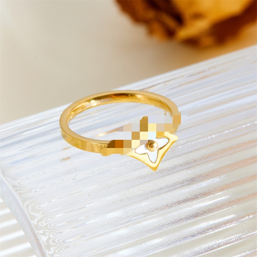 Light Luxury Fashion Simple Elegant Versatile Mother-of-Pearl Flower for Women High-End Titanium Steel Non-Fading Ring