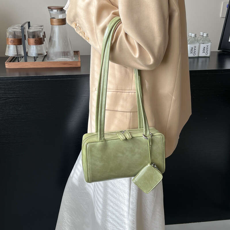 Korean Niche Boston for Women 2025 New Simple Soft Leather Handbag Shoulder Versatile Commuter Underarm Bag