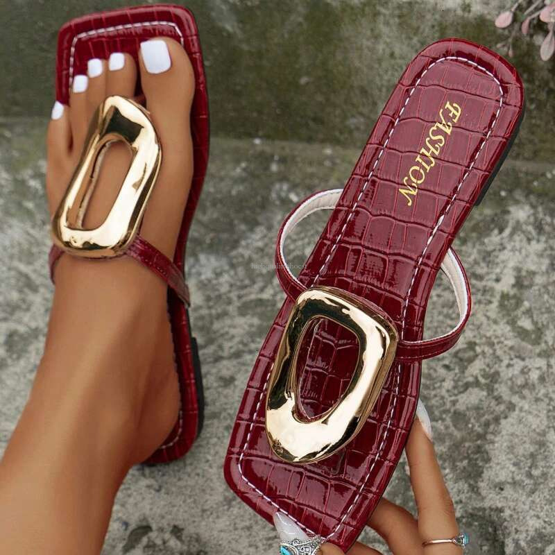 2025 Summer Women s Slippers Fashion Designer Non Slip Flip Cover Outdoor Beach Slippers Flat Sandals Casual Slippers Flip Flops