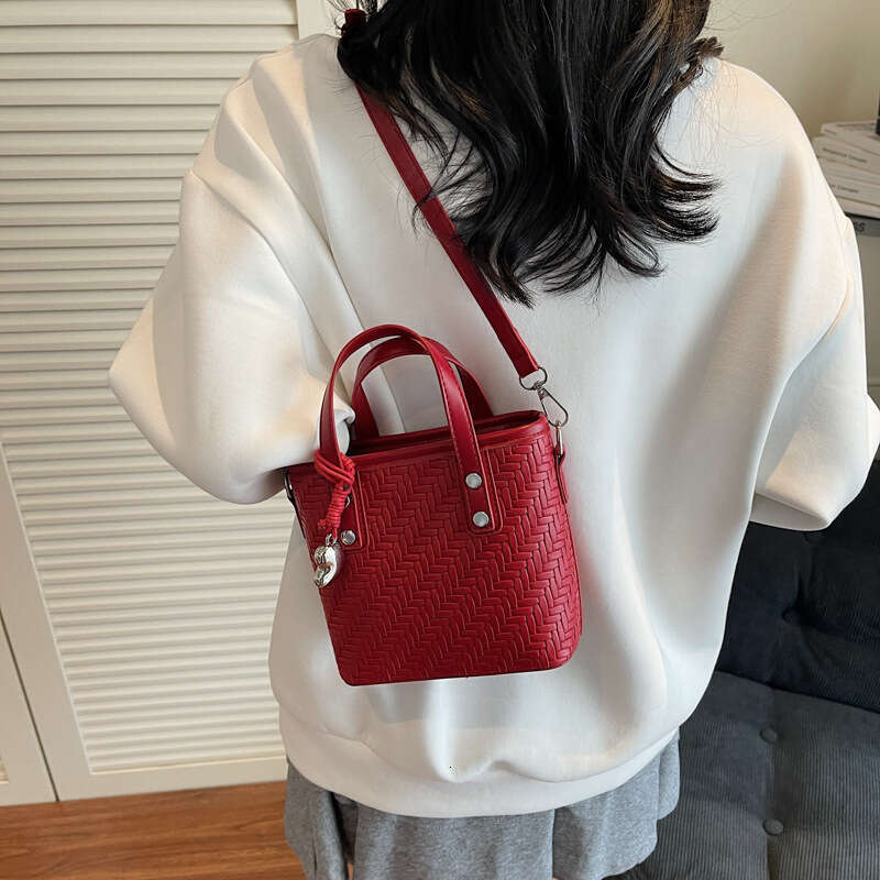 New Woven Pattern Design Shoulder Korean Style Ins Exquisite Versatile Bucket Bag Fashionable Commuter Women's Handbag
