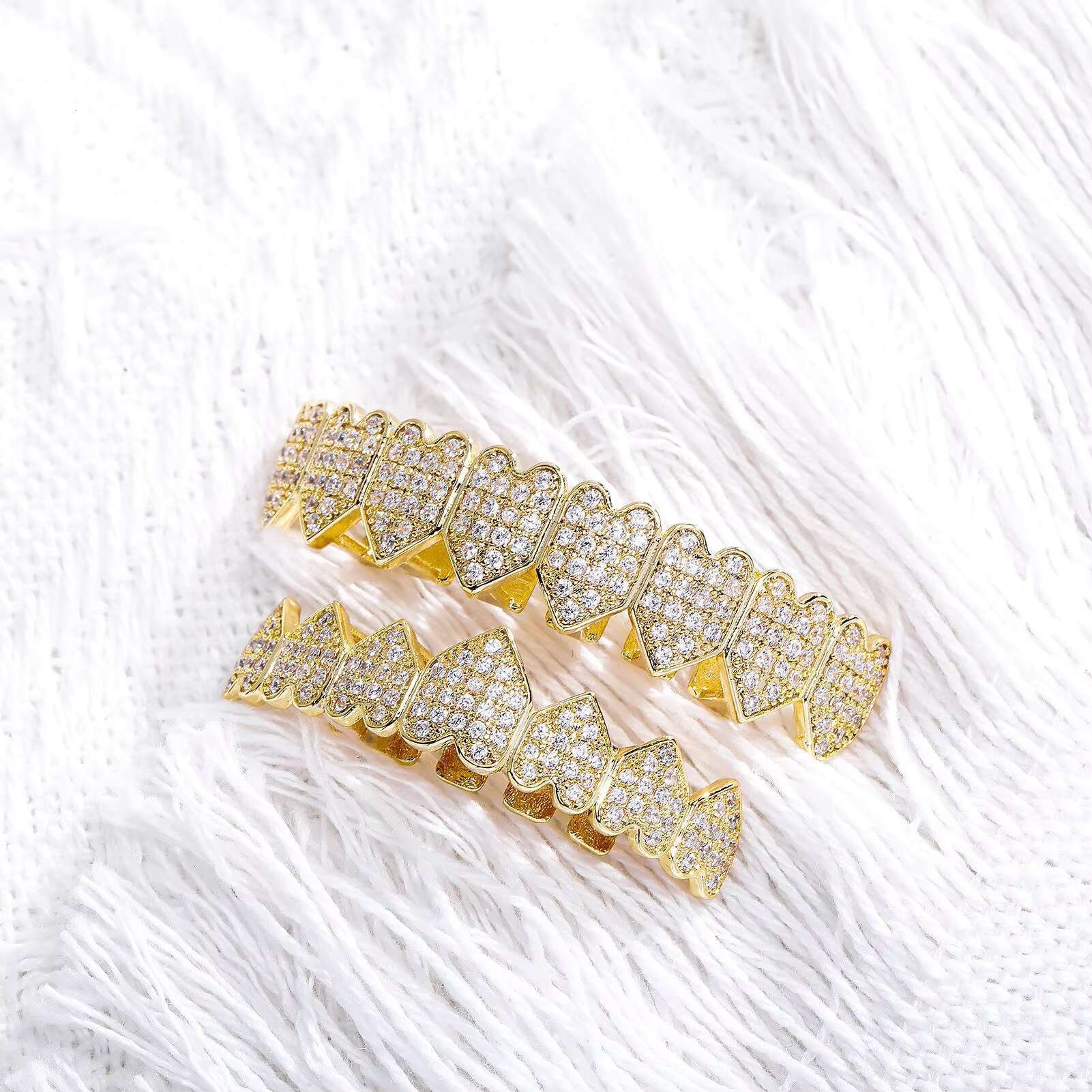 Customize VVS Moissanite Grillz Jewelry Hip Hop Bling Grillz Dent 14K Gold Plated Iced Out Zircon Diamond Heart Teeth Grillz