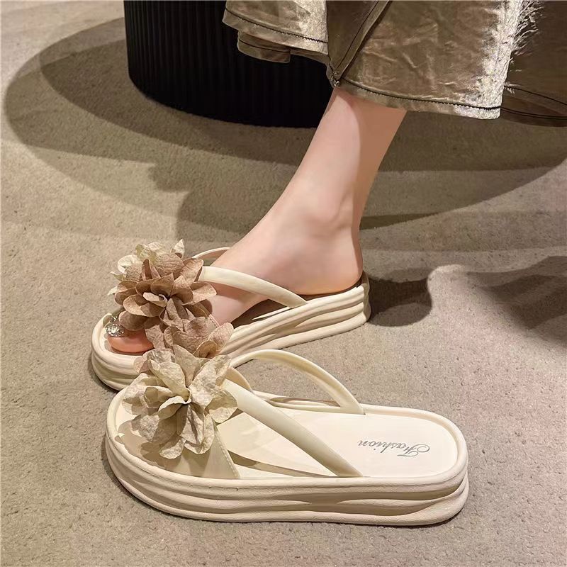Fashionable fairy flower slippers with thick sole and soft sole, one-piece shoes for summer, new women's designer sandals, outdoor beach slippers