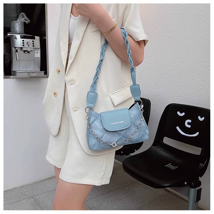 Free Shipping 2025 Summer New Designer Bag Fashionable Niche Texture Women's Handbag Casual High-quality Shopping Bag