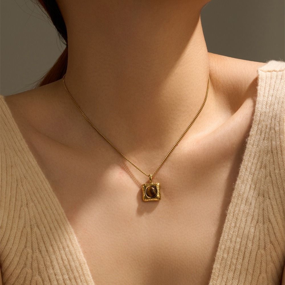 Fashionable Light Personality Versatile Square Tiger Eye Stone Necklace for Women High-end Titanium Steel Non-fading Jewelry