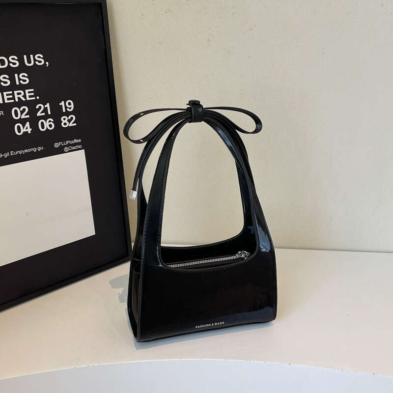 New Single Shoulder French Design Sweet Butterfly Handbag Fashion Simple Commuter Versatile Bag for Women Niche