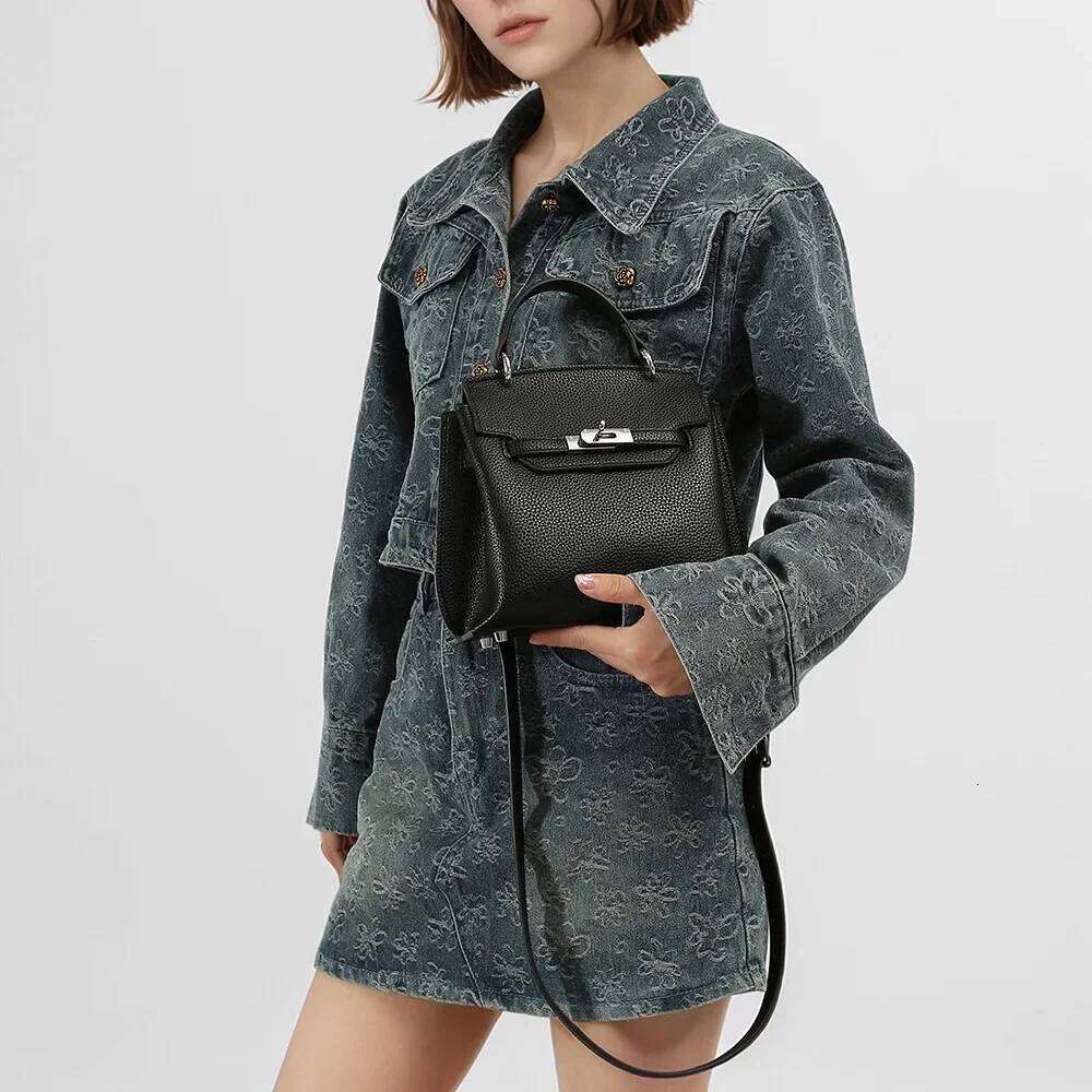 Hot Selling Trendy High-End Feel Versatile Crossbody Bag Women's Simple Solid Color Commute Handbag Artificial Leather Lining Designer Bags