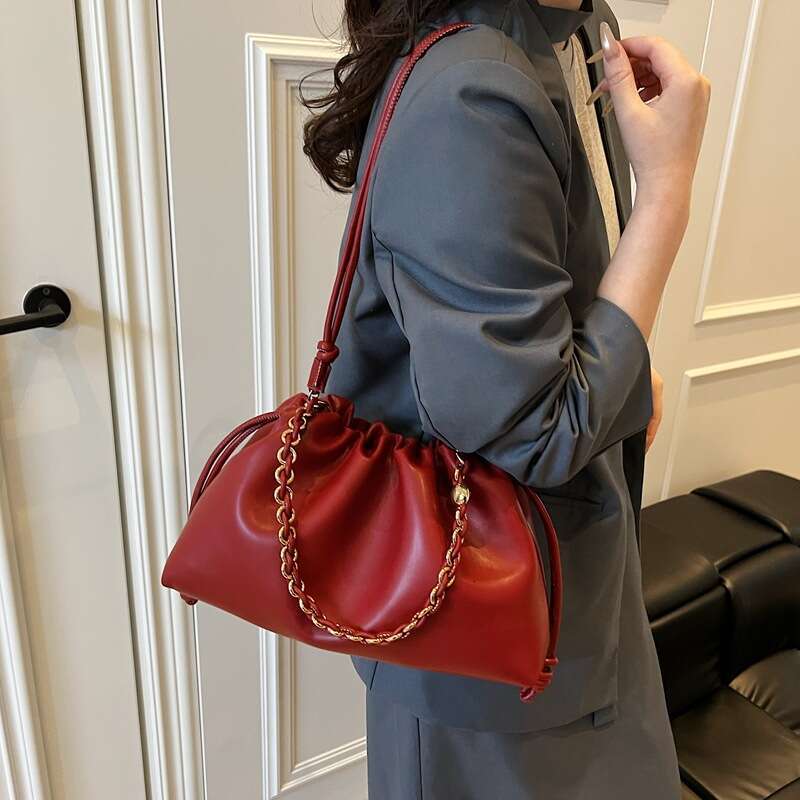 High-Quality Lucky Drawstring Cloud 2025 Advanced Fashion Single Shoulder for Women Niche Style Commuter Crossbody Bag