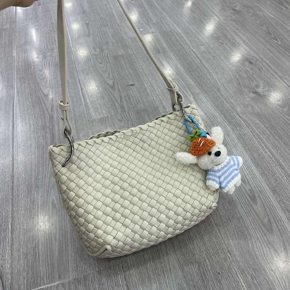 Handwoven Niche Design Underarm Bucket for Women 2025 New Fashion Commuter Shoulder Crossbody Small Bag