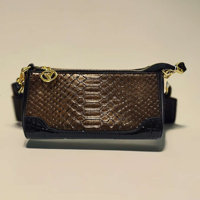 Crocodile Pattern New 2025 Studded Women's Magnetic Buckle Fashion Versatile Triangle Crossbody Handbag Shoulder Bag