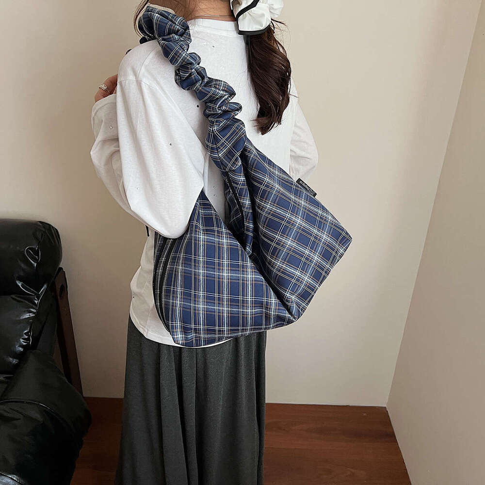 New Canvas Tote Bag Students, Simple and Casual Handbag for Women, Underarm Shoulder Bag, Large Capacity Commuter Mori Style Trend