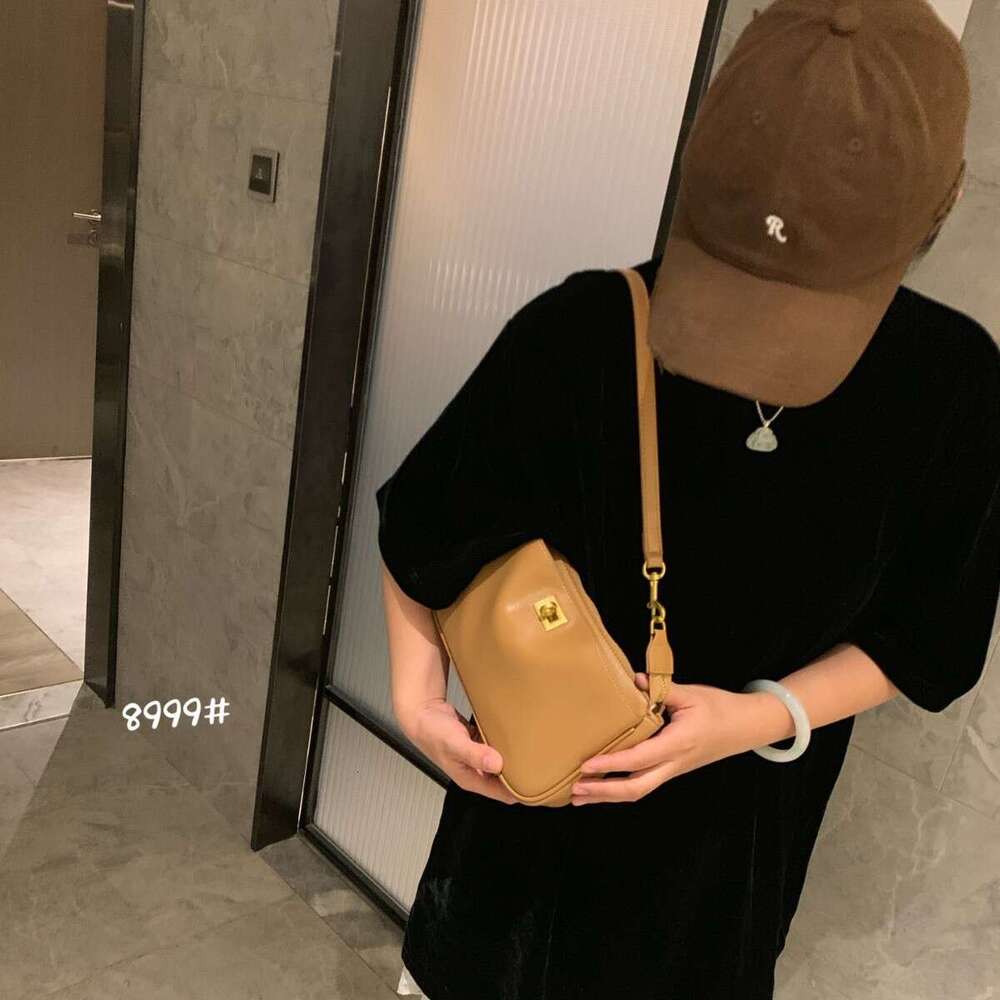 Niche Fashion High-end Lock Underarm for Women 2025 Summer New Genuine Leather Versatile Shoulder Crossbody Bag Trend