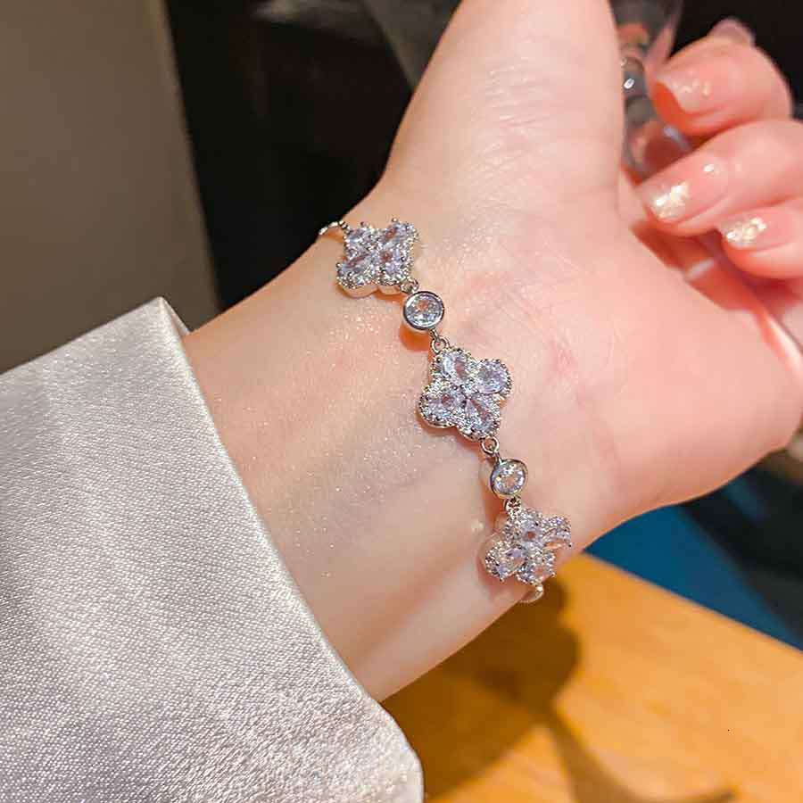Luxury jewelry designer bracelet 4leaf clover zircon flower pull-out bracelet, simple and versatile commuting bracelet high-end and cool style bracele