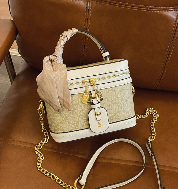 Free shipping designer high-end printed hand-held box bag, women's 2025 new fashionable single shoulder crossbody bucket bag, contrasting color b