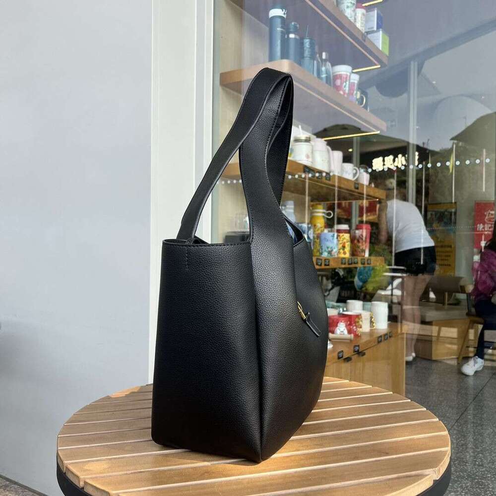 Hot Selling Paris Fashion Handbag - Elegant Solid Color Crossbody Bag With Vintage Plate & Chain Detail Designer Bags