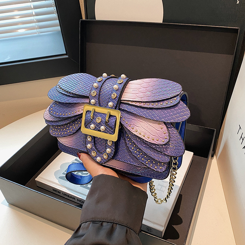 High quality brand new free designer bag cross-border bag 2025 new European and American retro chain snake pattern single shoulder slanted body new fr