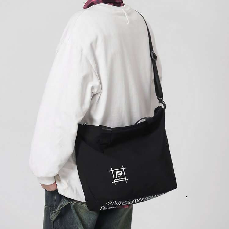 Trendy New Style Personalized Multifunctional Tote Large Capacity Water-Resistant Outdoor Sports Lightweight Shoulder Bag