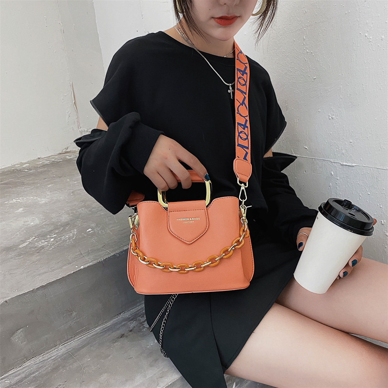 Free Shipping 2025 New Designer Bag Trendy Women's Commuting Bucket Shaped Handbag Fashionable High-quality Shopping Bag
