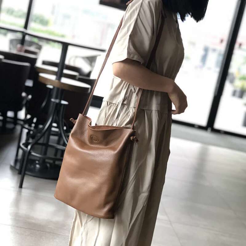 Bag women's new large-capacity first layer cowhide bucket soft leather Japanese and Korean one-shoulder messenger bag women