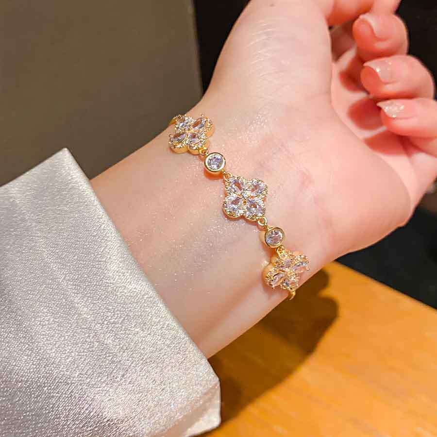 Luxury jewelry designer bracelet 4leaf clover zircon flower pull-out bracelet, simple and versatile commuting bracelet high-end and cool style bracele