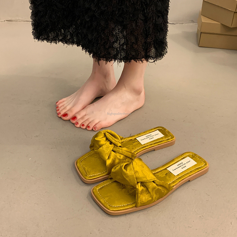 New Chinese Bow Slippers For Summer 2025 Fashionable Designer Trendy Women s Sandals Outdoor Casual Flip Flops Niche And Versatile Soft Sole