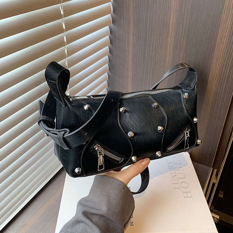 High-Quality Texture Baguette for Women, Niche Trendy Girl Design, Studded Underarm Bag, Handbag, Fashionable Versatile Shoulder Bag