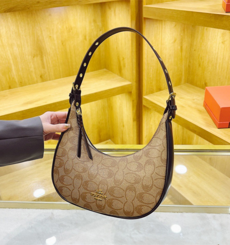Free shipping designer high-end women's bag 2025 new trendy and fashionable crossbody bag armpit bag net Red Bull horn bag single shoulder bag tr