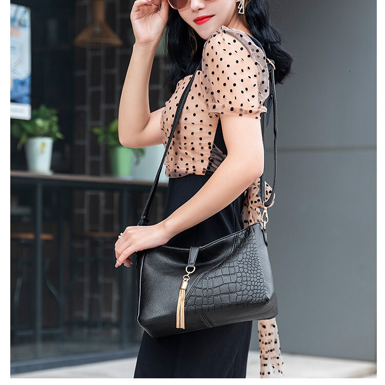 Free Shipping 2025 New Designer Bag Casual High-quality Shopping Bag, Soft Leather Fashionable Tassel PU Leather Single Shoulder Handbag