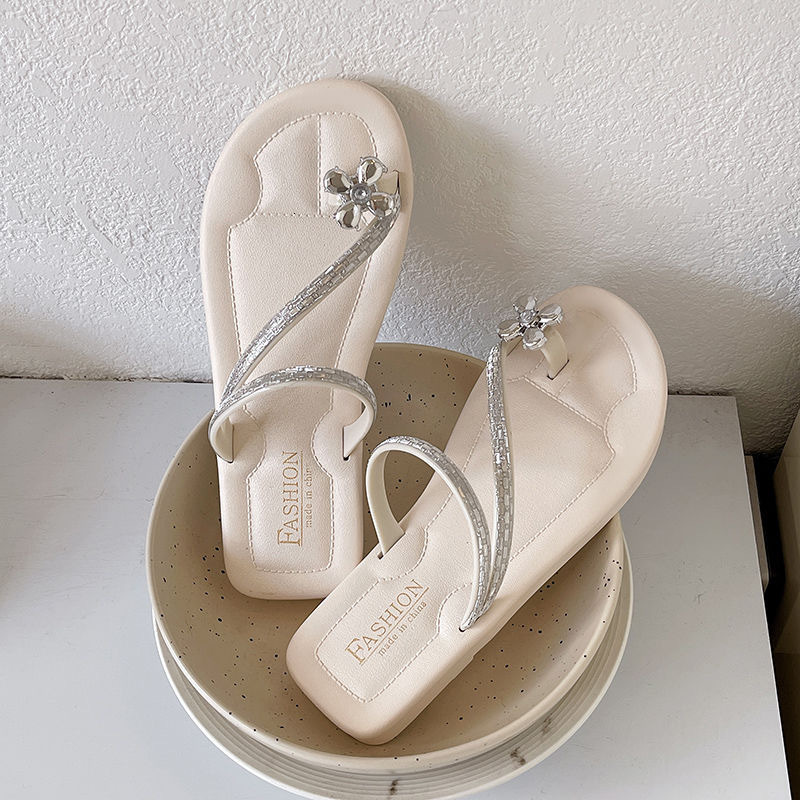 New Chinese flat shoes, French women's sandals, summer outdoor rhinestone flower soft soled designer sandals, anti slip beach shoes