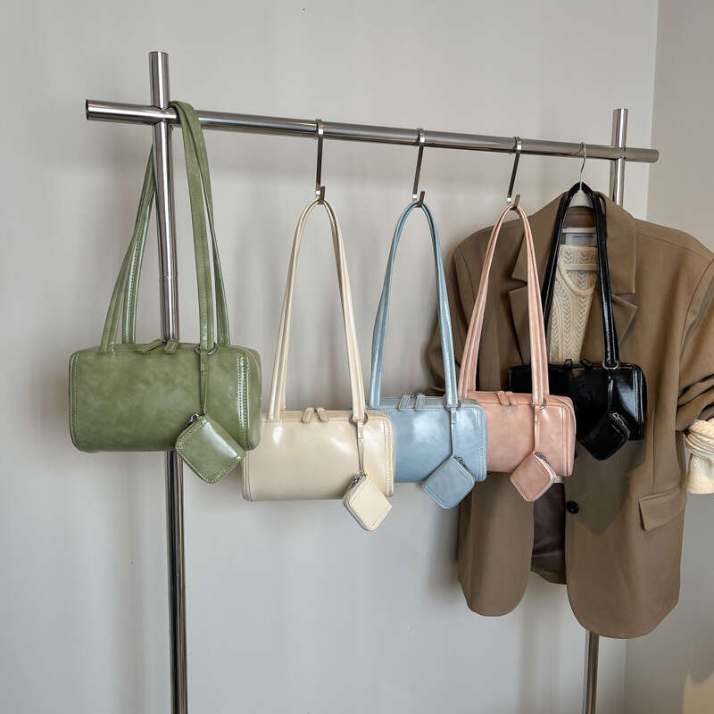 Korean Niche Boston for Women 2025 New Simple Soft Leather Handbag Shoulder Versatile Commuter Underarm Bag