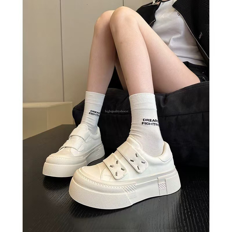 Top Layer Cowhide Thick Sole Solid Color White Shoes 2025 New Fashion Designer Trend Board Shoes Multifunctional Women s Casual Light Luxury Versatile