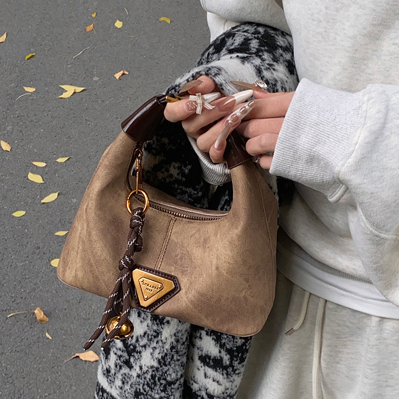 Designer High-end niche bags, women's autumn and winter retro 2025 fashion single-shoulder crossbody bags, women's hand-held dumpling bags, 