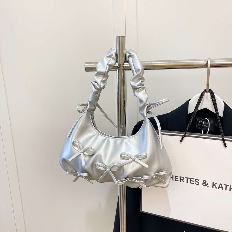 Korean Style Niche Pleated Handheld Dumpling for Women 2025 Summer New Trendy Casual Fashion Simple Shoulder Bag