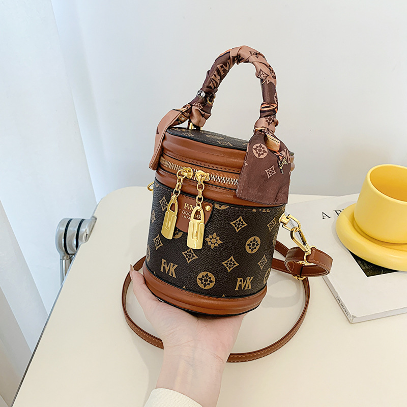 Free shipping designer cylindrical bag for women 2025 new fashionable printed hand-held bucket bag, high-end and versatile single shoulder crossbody b