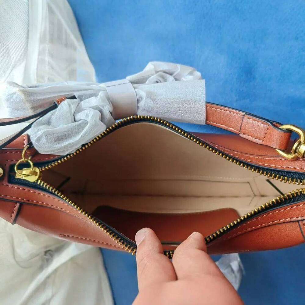 Fashionable Women's Shoulder Premium Leather Crossbody Handbag Elegant Tote Purse Designer Messenger Brand Daily Bag