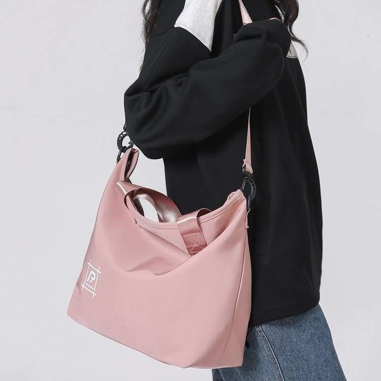 Trendy New Style Personalized Multifunctional Tote Large Capacity Water-Resistant Outdoor Sports Lightweight Shoulder Bag