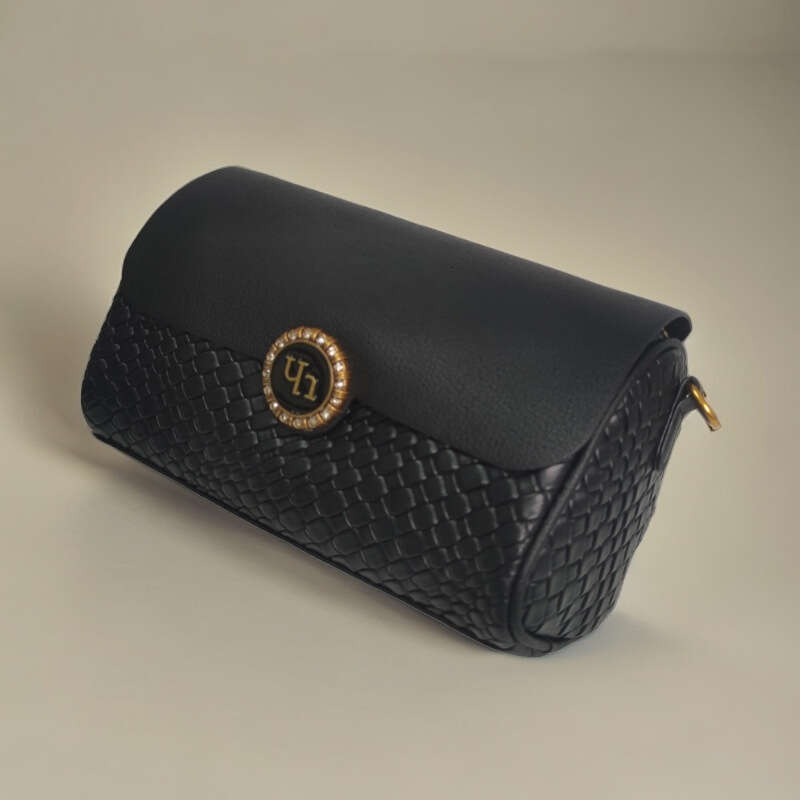 Woven Women's 2024 New Large Capacity Magnetic Clasp Flap Boston Pillow Single Shoulder Crossbody Bag