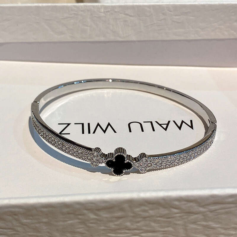 designer bracelet Hot Selling Double Row Inlaid Dia Five-Petal Flower for Women, Light Elegant Feel Bracelet Jewelry Trend