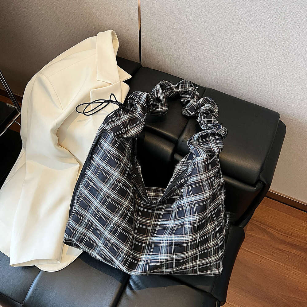 New Canvas Tote Bag Students, Simple and Casual Handbag for Women, Underarm Shoulder Bag, Large Capacity Commuter Mori Style Trend