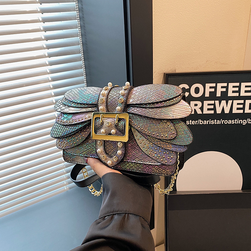 High quality brand new free designer bag cross-border bag 2025 new European and American retro chain snake pattern single shoulder slanted body new fr