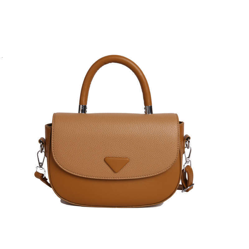 2025 New Niche Texture Saddle Bag for Women, Mori Style, Cute Fashion, Simple Commuter Casual Shoulder Crossbody Handbag