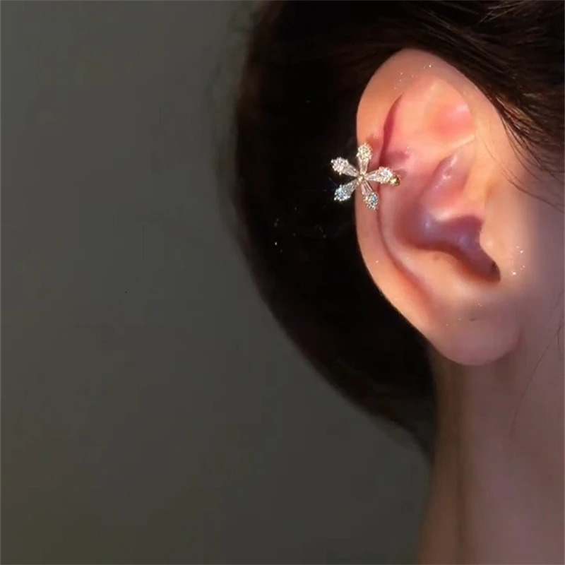 Korean Bling Crystal Flower Ear Clips Without Piercing Earrings for Women Fashion Butterfly Ear Cuff Wedding Party Jewelry 250610