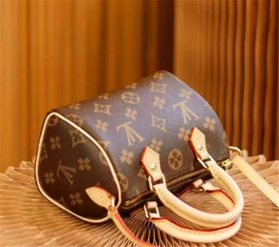 Luxury Designer Bags handbags Womens crossbody bags Versatile Composite Bag Women Bag Purses Mini designer Wallet bag old Flower Baguette Wallet021