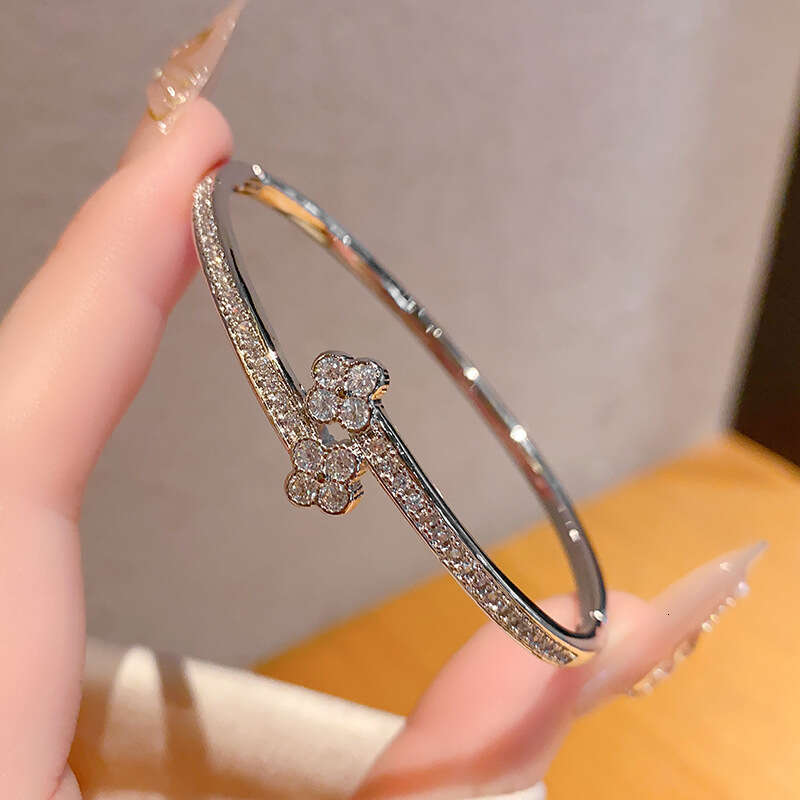 designrt bracelet New Korean Style Clover Bracelet Personality Versatile Inlaid Zircon Square Buckle Bangle with gift box