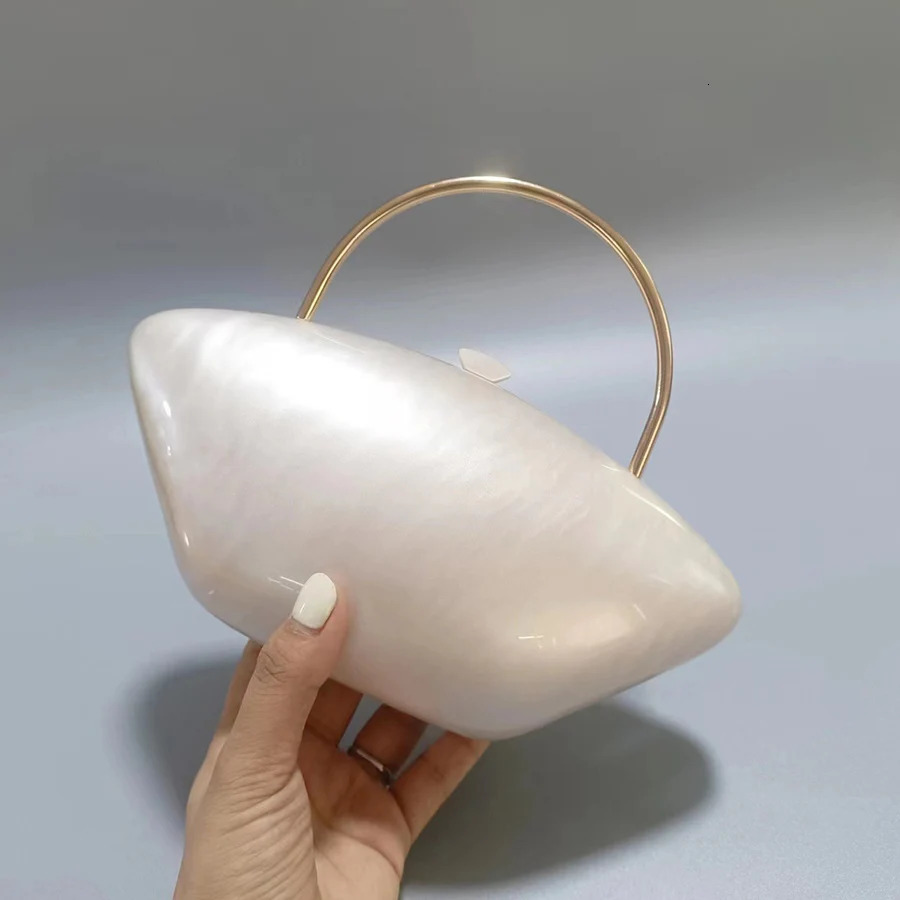 Designer Acrylic Shell Shape Clutch Bag Pearl White Women Evening Party Cute Metal Handle Shoulder Crossbody Small Purse 250614