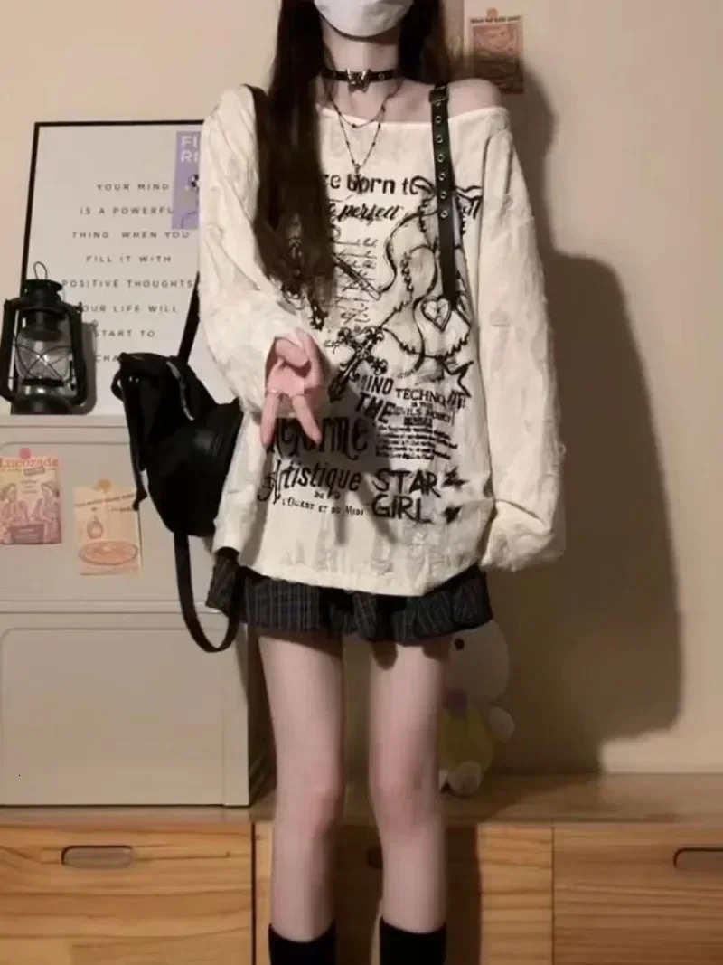 Grunge Gothic Off Shoulder Graphic T Shirts Women Y2k Clothes with Buckle Hollow Out Women Top Long Sleeve T-shirt Summer Autumn 250614