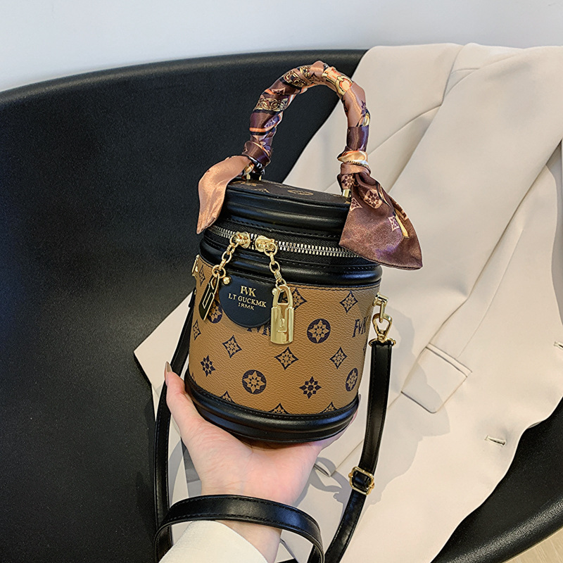 Free shipping designer cylindrical bag for women 2025 new fashionable printed hand-held bucket bag, high-end and versatile single shoulder crossbody b