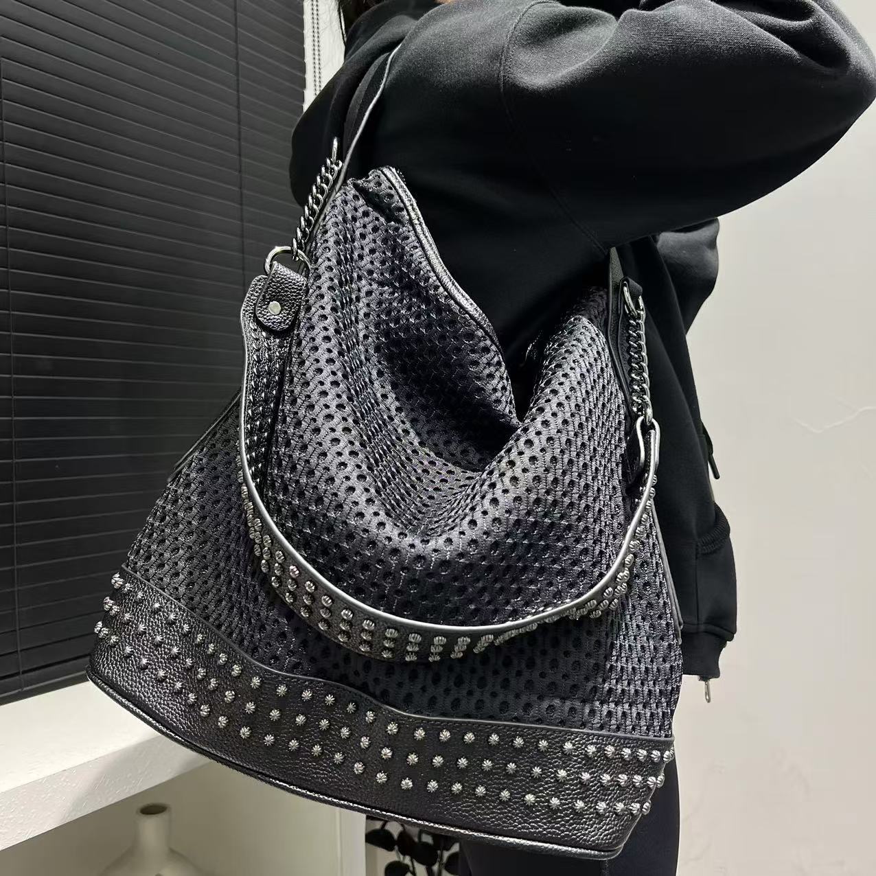 Free Shippingwomen's Fashion Y2K Studded Patchwork Fashion Shoulder Luxury Bag Designer Large Capacity Retro Mesh Handbag