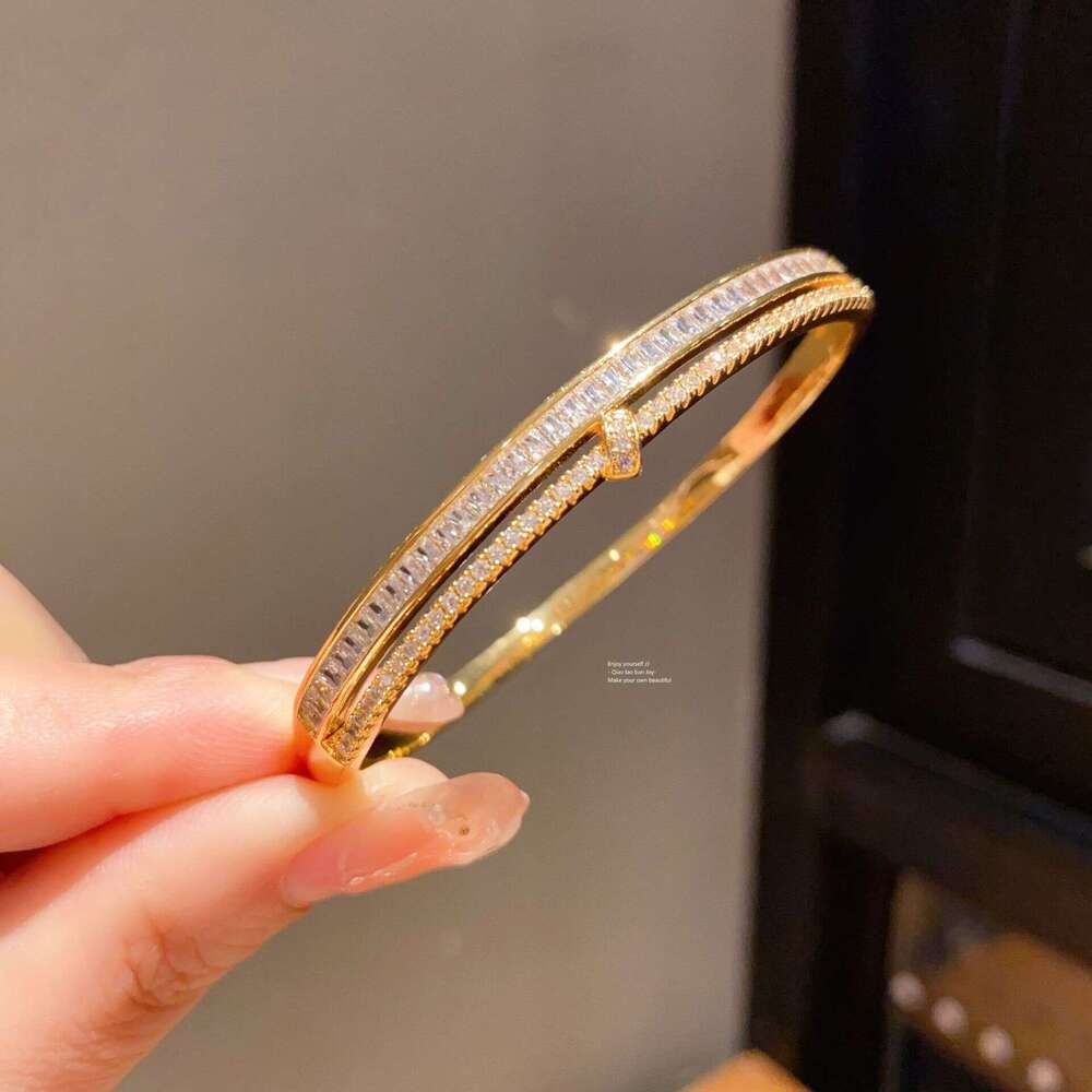 Luxury jewelry designer bracelet moissanite diamond twist shape Real Gold Plated Zircon Rhombus Light High-end Sense Bracelet for Women Fashion Commut