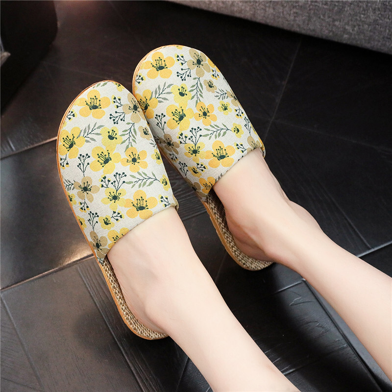 Four season linen slippers, fashionable printed thick soled non slip shoes, sweat absorbing and wear-resistant large soled designer sandals